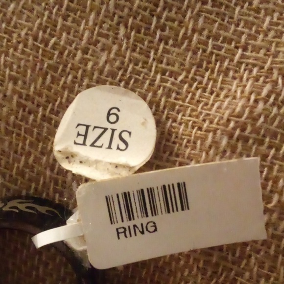 ❤️3/$10❤️ NWT Stainless Steel Black Ring Punk Style Skull Pattern Ring - Size 9 - Picture 3 of 4